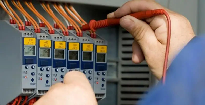 electrical contractors performing professional electrical system testing and configuration in Miami, FL