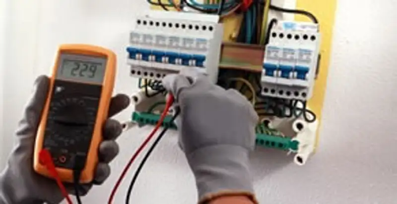 electrical contractors performing professional electrical testing and diagnostics in Miami, FL